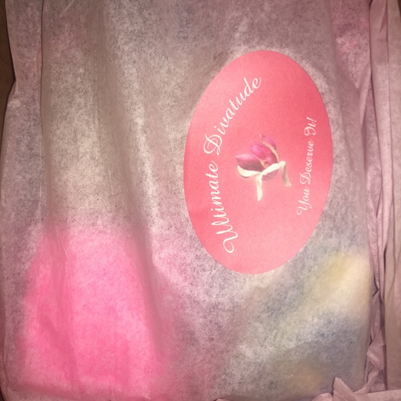 Bare Skin Box w/Loofah soap - Picture 3 of 7